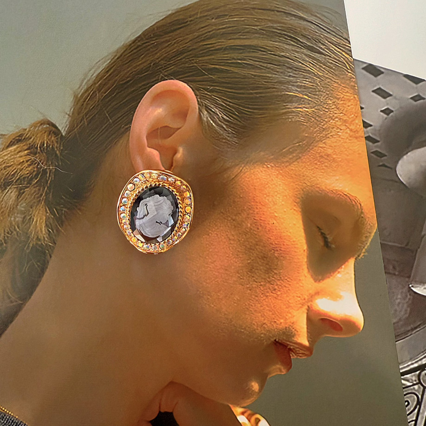 Cameo Lumière Earrings